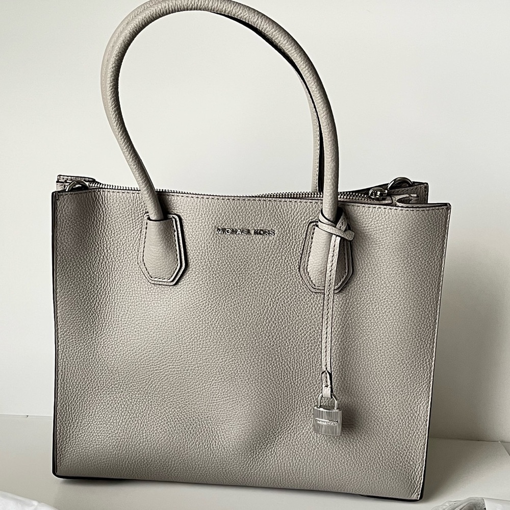 MICHAEL KORS  Mercer Large Convertible Pearl Grey Leather Tote Bag
